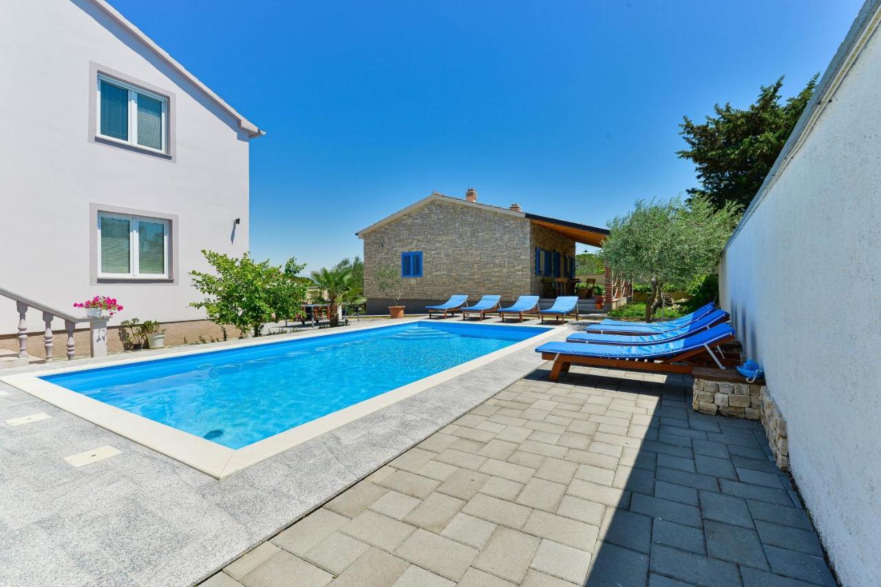 Family Friendly Apartments With A Swimming Pool Zadar - 18098 المظهر الخارجي الصورة