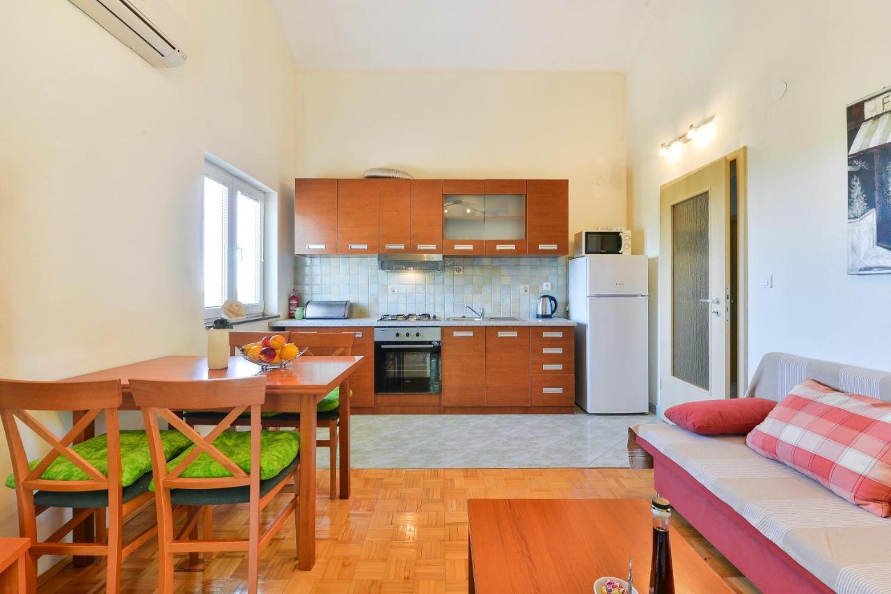 Family Friendly Apartments With A Swimming Pool Zadar - 18098 المظهر الخارجي الصورة
