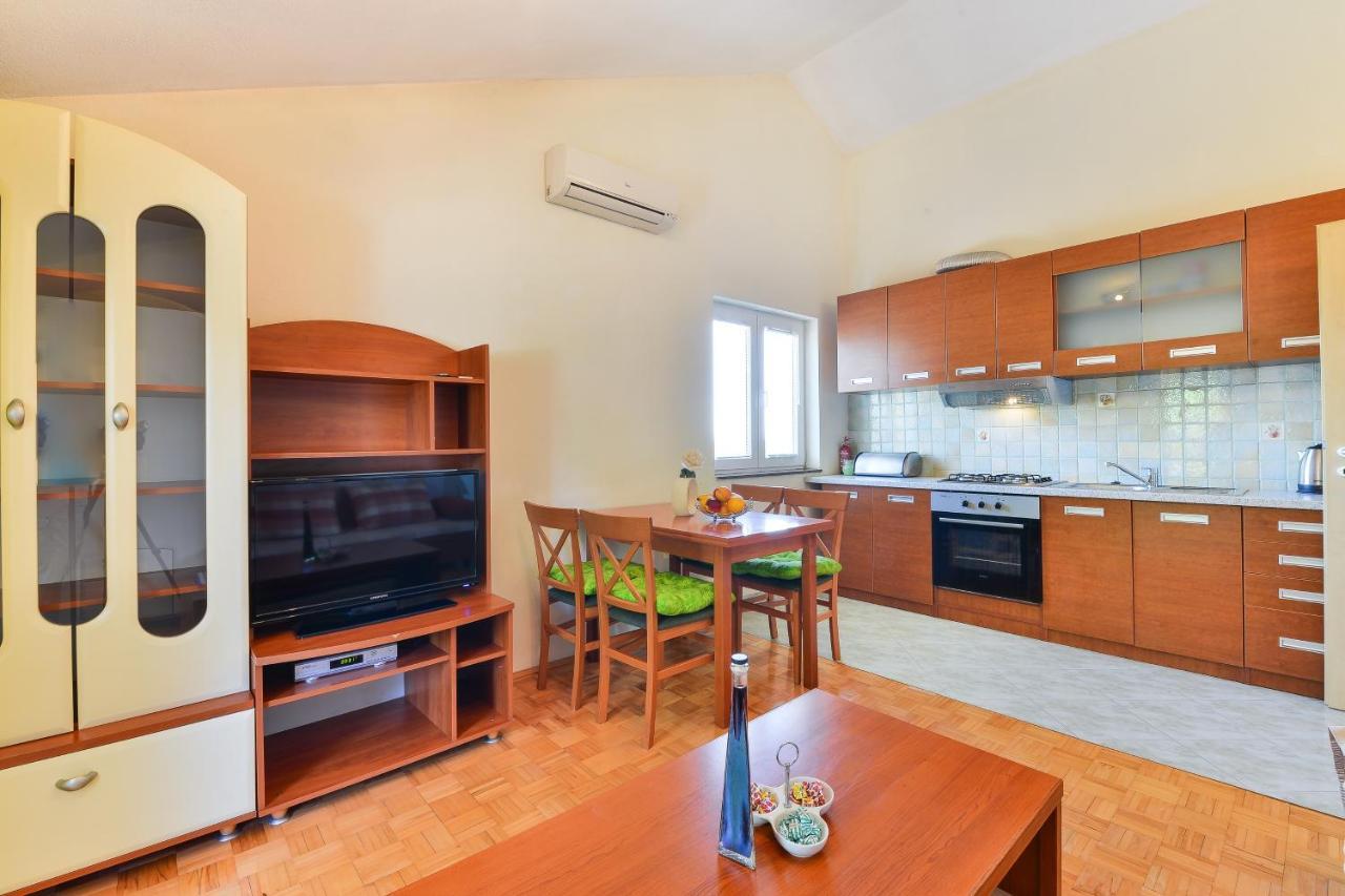 Family Friendly Apartments With A Swimming Pool Zadar - 18098 المظهر الخارجي الصورة