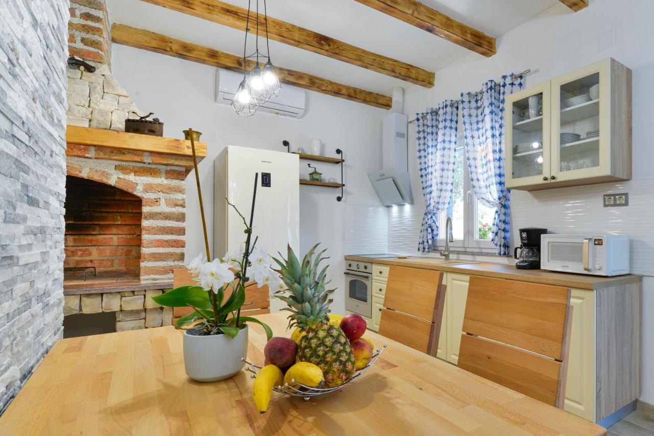 Family Friendly Apartments With A Swimming Pool Zadar - 18098 المظهر الخارجي الصورة